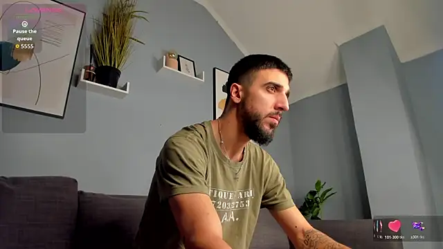 Snapshot of Zeyn_Edwards chatting on 11.20.25 Zeyn Edwards online show from 11.20.25