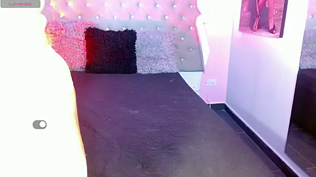 Honey Moontsts online show from 02.23.26