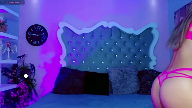 Snapshot of Honey_Moontsts chatting on 04.15.26 Honey Moontsts online show from 04.15.26