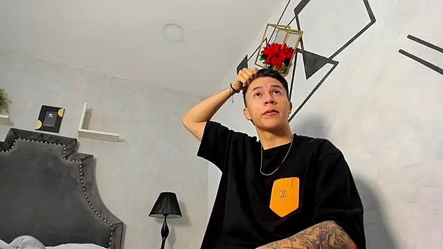 liaamsmiith  online show from 10.16.25