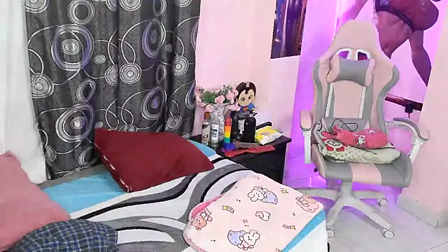 Snapshot of Zulema_R1 chatting on 02.20.26 Zulema R1 online show from 02.20.26