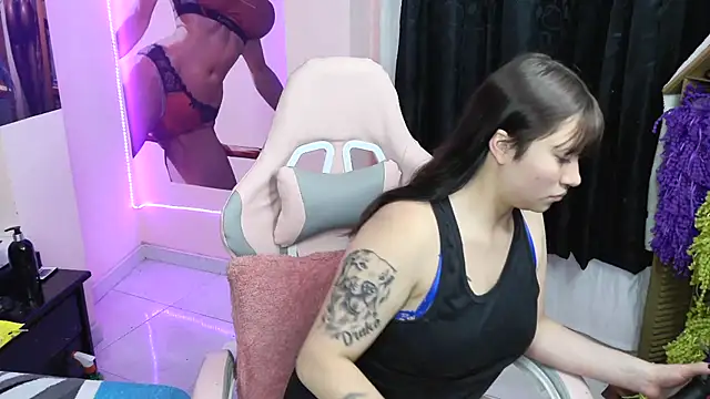 Snapshot of Zulema_R1 chatting on 02.25.26 Zulema R1 online show from 02.25.26