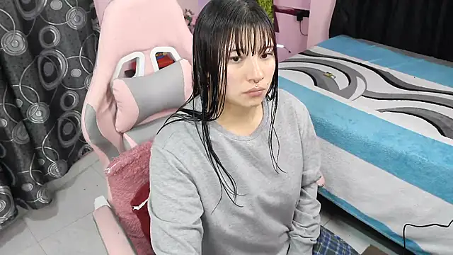 Snapshot of Zulema_R1 chatting on 04.13.26 Zulema R1 online show from 04.13.26