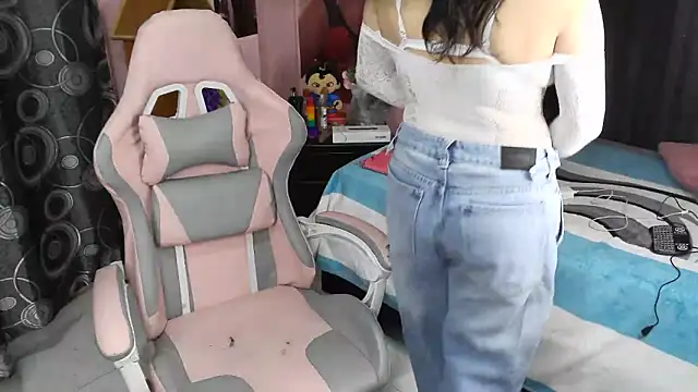 Snapshot of Zulema_R1 chatting on 04.16.26 Zulema R1 online show from 04.16.26
