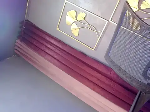 Snapshot of wetasianhugecock chatting on 11.14.25 wetasianhugecock online show from 11.14.25