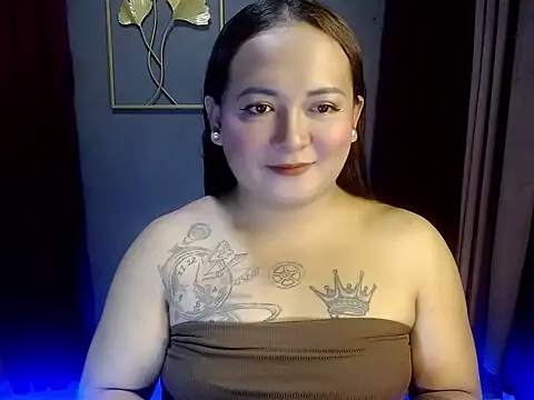 Snapshot of wetasianhugecock chatting on 11.22.25 wetasianhugecock online show from 11.22.25