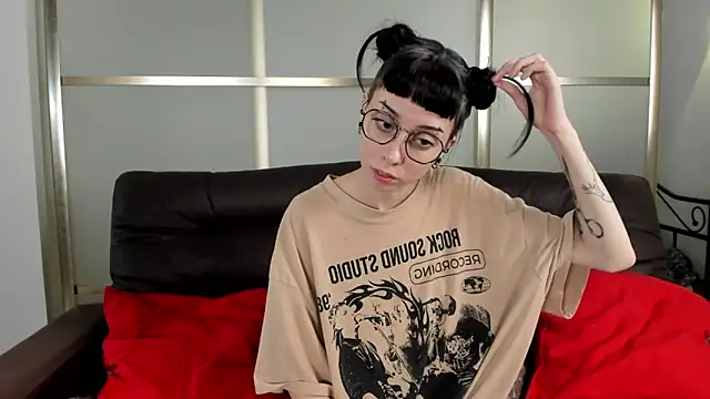 Snapshot of Amylure_ chatting on 09.10.25 Amylure  online show from 09.10.25