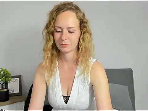 LyraHotty online show from 09.11.25