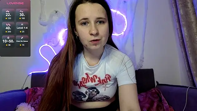 Snapshot of _Linett_ chatting on 11.02.25  Linett  online show from 11.02.25