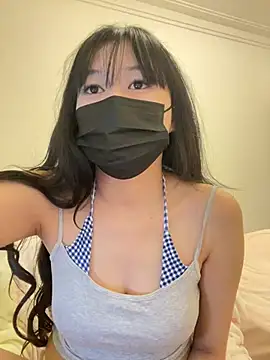 Snapshot of Minnie-2025 chatting on 04.15.26 Minnie-2025 online show from 04.15.26