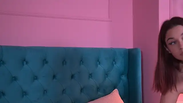 Snapshot of AlyraRose chatting on 09.19.25 AlyraRose online show from 09.19.25