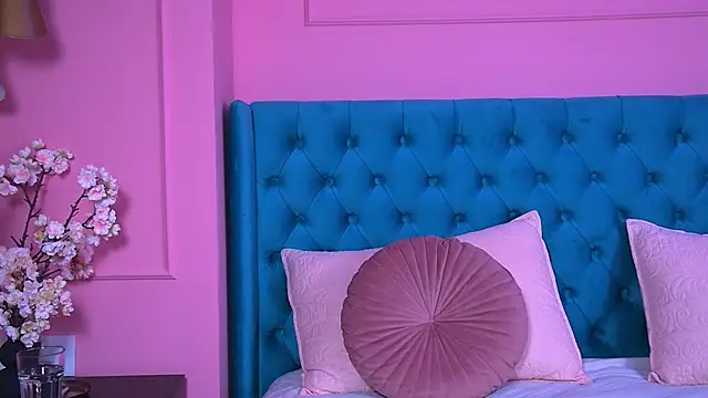 Snapshot of AlyraRose chatting on 10.07.25 AlyraRose online show from 10.07.25