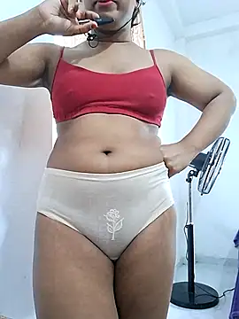 Snapshot of BeautyGirl_sara chatting on 05.27.26 BeautyGirl sara online show from 05.27.26