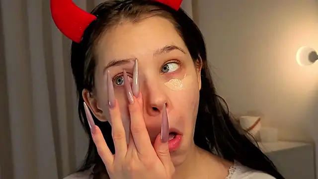 slyshypie online show from 11.28.25