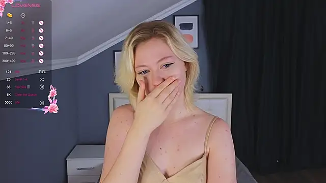 Snapshot of Violet_Willis chatting on 10.01.25 Violet Willis online show from 10.01.25