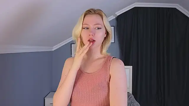 Snapshot of Violet_Willis chatting on 10.02.25 Violet Willis online show from 10.02.25