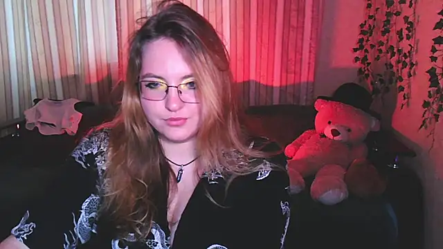 Snapshot of ZayaRush chatting on 09.15.25 ZayaRush online show from 09.15.25