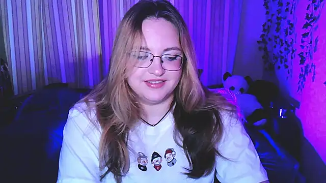 Snapshot of ZayaRush chatting on 09.17.25 ZayaRush online show from 09.17.25