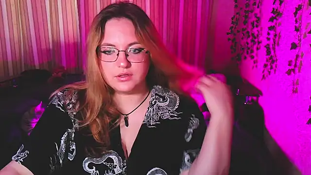 Snapshot of ZayaRush chatting on 09.18.25 ZayaRush online show from 09.18.25