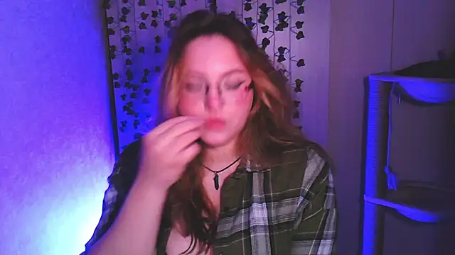 Snapshot of ZayaRush chatting on 09.19.25 ZayaRush online show from 09.19.25