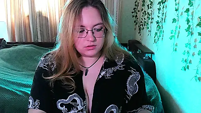 Snapshot of ZayaRush chatting on 09.29.25 ZayaRush online show from 09.29.25