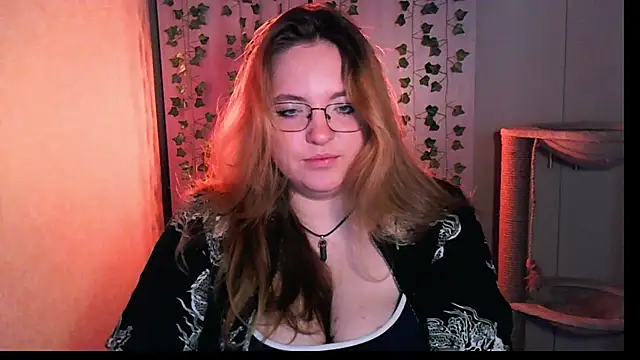 Snapshot of ZayaRush chatting on 10.10.25 ZayaRush online show from 10.10.25