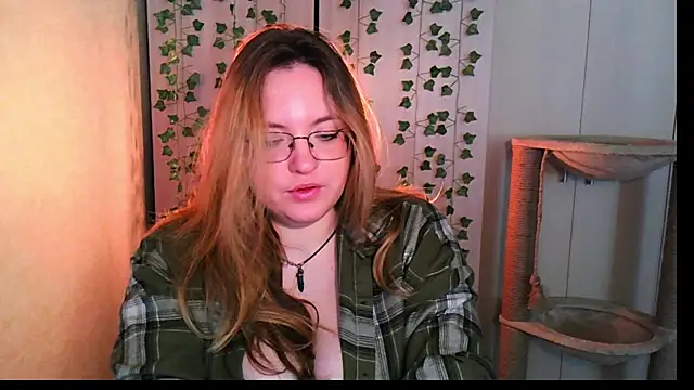 Snapshot of ZayaRush chatting on 10.11.25 ZayaRush online show from 10.11.25