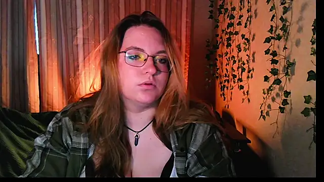 Snapshot of ZayaRush chatting on 10.14.25 ZayaRush online show from 10.14.25