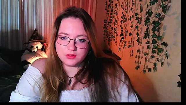 Snapshot of ZayaRush chatting on 10.16.25 ZayaRush online show from 10.16.25