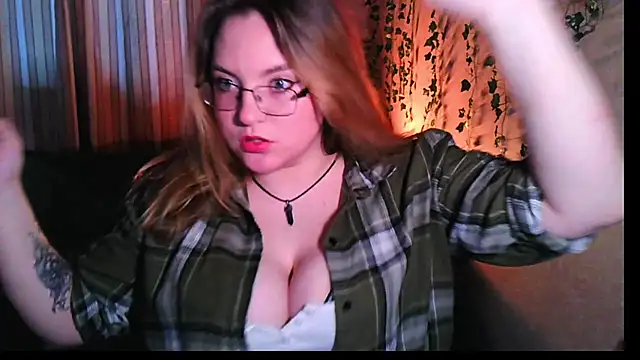 Snapshot of ZayaRush chatting on 10.17.25 ZayaRush online show from 10.17.25