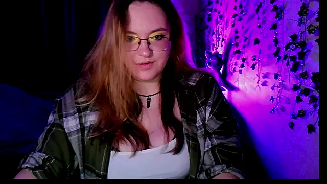 Snapshot of ZayaRush chatting on 10.23.25 ZayaRush online show from 10.23.25