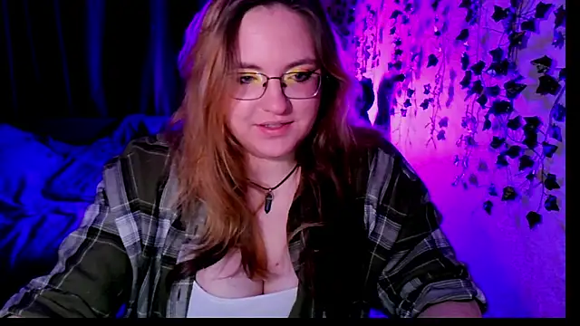 Snapshot of ZayaRush chatting on 10.24.25 ZayaRush online show from 10.24.25