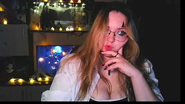 Snapshot of ZayaRush chatting on 10.27.25 ZayaRush online show from 10.27.25