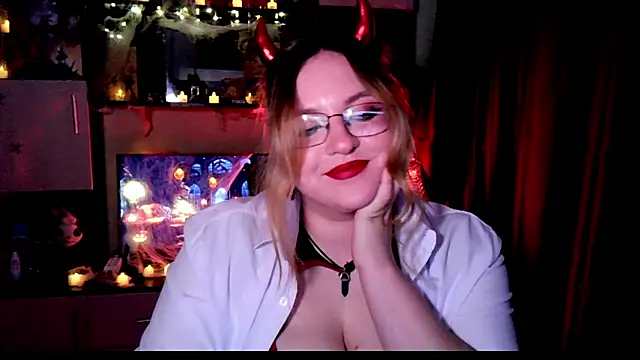 Snapshot of ZayaRush chatting on 10.29.25 ZayaRush online show from 10.29.25