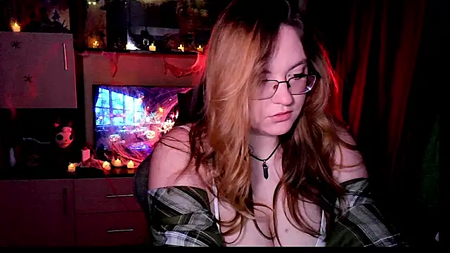 Snapshot of ZayaRush chatting on 10.31.25 ZayaRush online show from 10.31.25