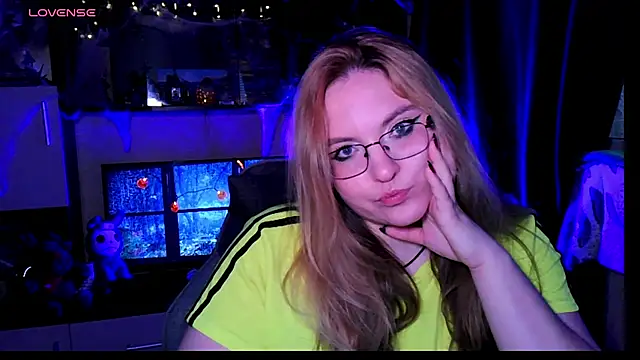 Snapshot of ZayaRush chatting on 11.10.25 ZayaRush online show from 11.10.25