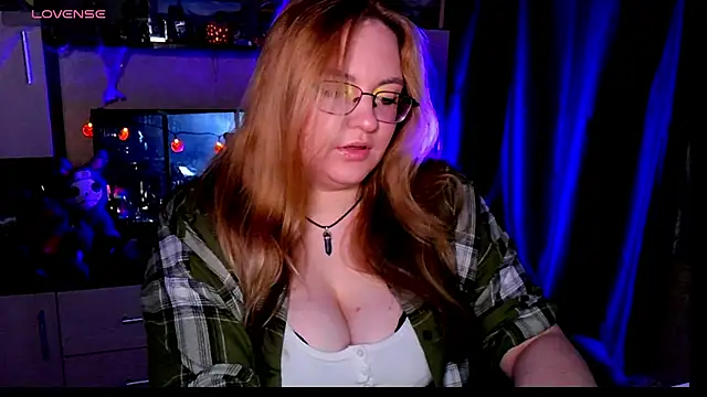 Snapshot of ZayaRush chatting on 11.11.25 ZayaRush online show from 11.11.25