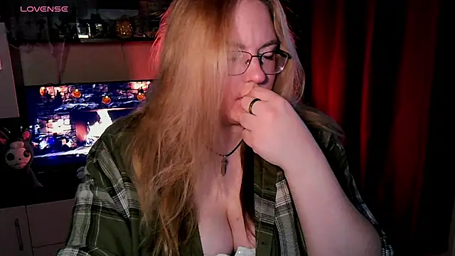 Snapshot of ZayaRush chatting on 11.14.25 ZayaRush online show from 11.14.25