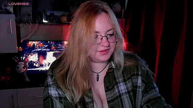 Snapshot of ZayaRush chatting on 11.15.25 ZayaRush online show from 11.15.25