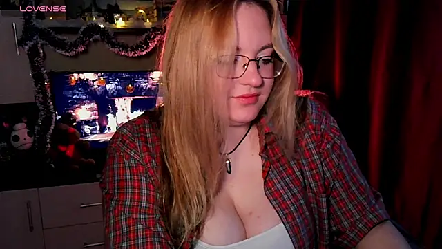 Snapshot of ZayaRush chatting on 11.19.25 ZayaRush online show from 11.19.25