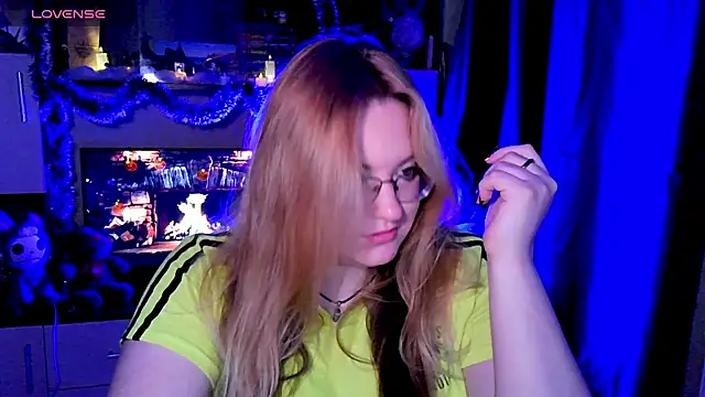 Snapshot of ZayaRush chatting on 11.22.25 ZayaRush online show from 11.22.25