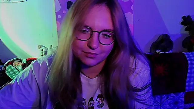 Snapshot of ZayaRush chatting on 12.13.25 ZayaRush online show from 12.13.25