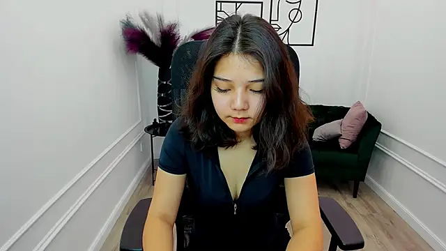 Snapshot of ElliVensda chatting on 09.18.25 ElliVensda online show from 09.18.25