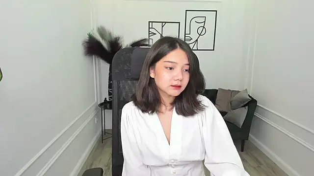 Snapshot of ElliVensda chatting on 09.24.25 ElliVensda online show from 09.24.25