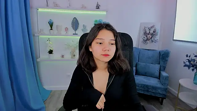 Snapshot of ElliVensda chatting on 09.28.25 ElliVensda online show from 09.28.25