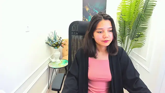 Snapshot of ElliVensda chatting on 10.04.25 ElliVensda online show from 10.04.25