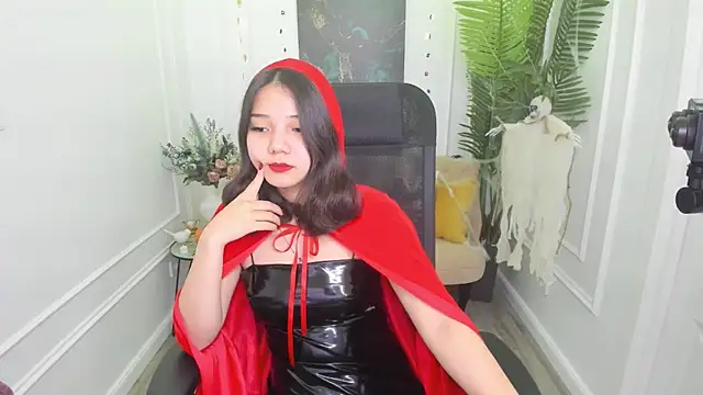 Snapshot of ElliVensda chatting on 10.17.25 ElliVensda online show from 10.17.25