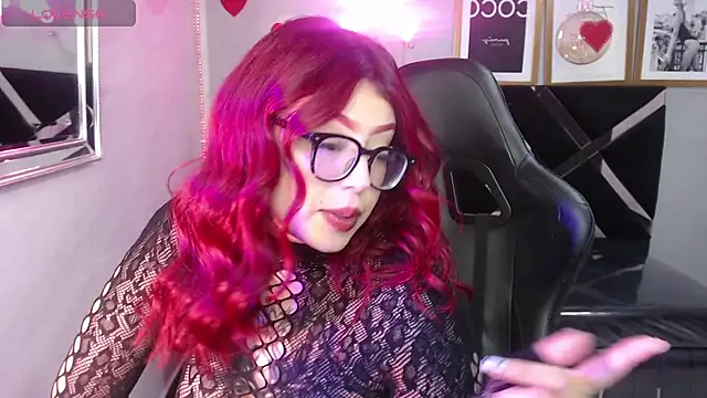Snapshot of Red_Bunny_v chatting on 04.25.26 Red Bunny v online show from 04.25.26