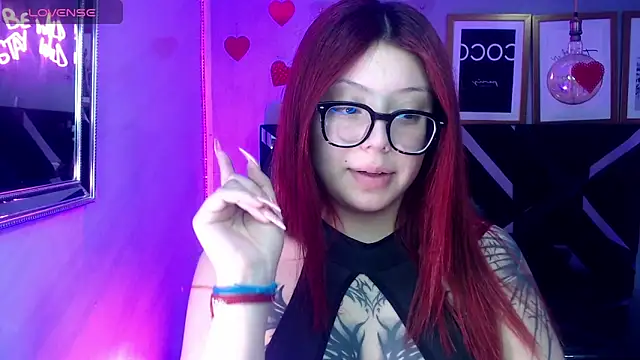 Snapshot of Red_Bunny_v chatting on 05.26.26 Red Bunny v online show from 05.26.26