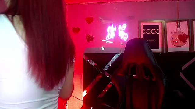 Snapshot of Red_Bunny_v chatting on 05.28.26 Red Bunny v online show from 05.28.26
